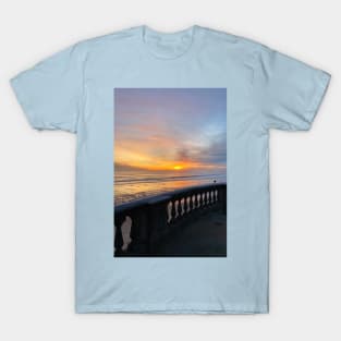 December sunrise over the Balustrade T-Shirt